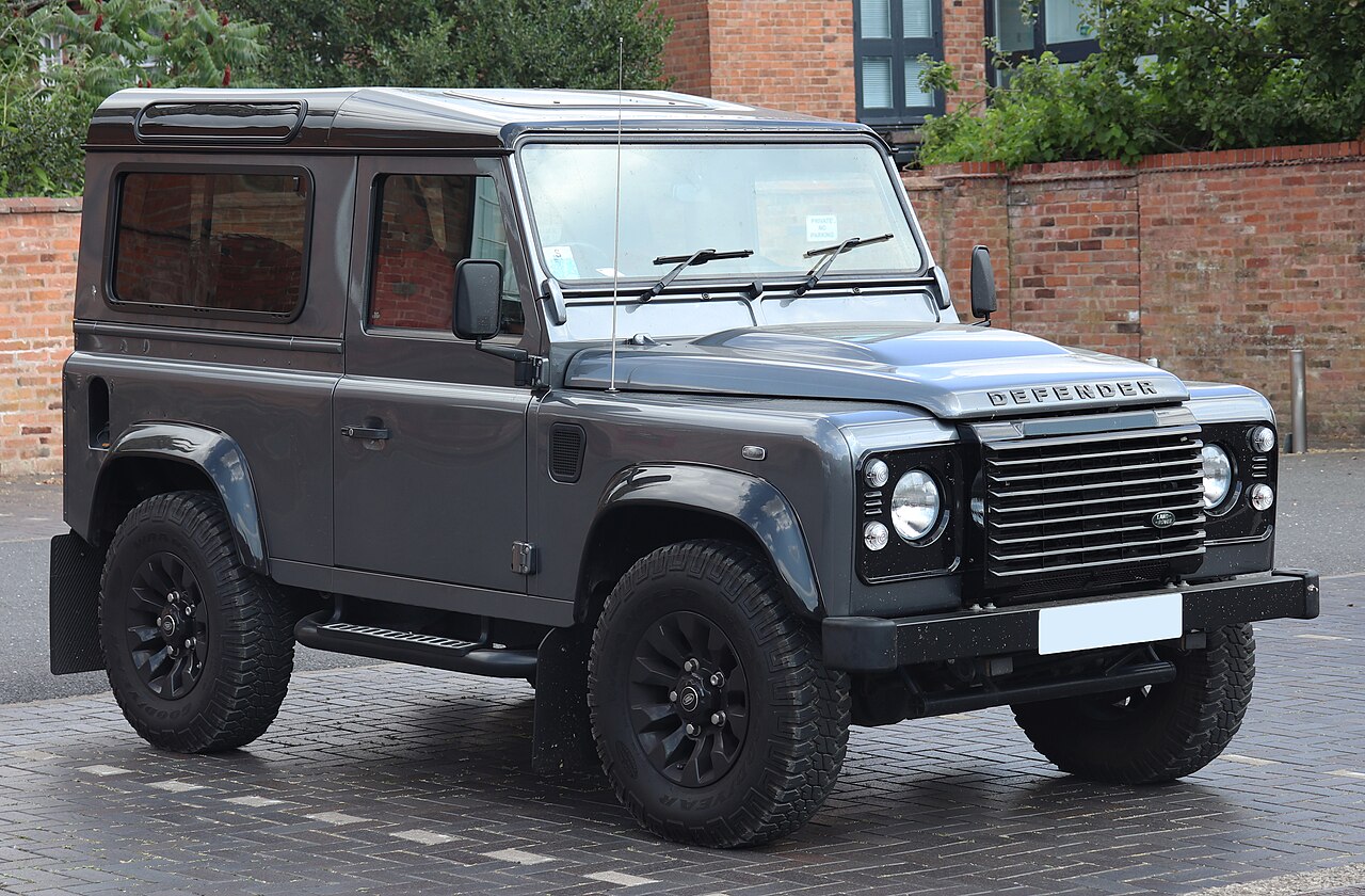 2015 Defender 90 XS station wagon with the 2.2-litre TDCi engine, from the final full year of production